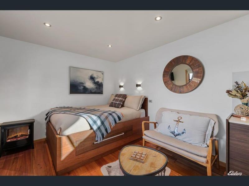 Salt Box Hideaway Strahan Exterior foto
